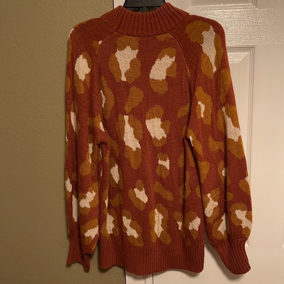 Very J rust and cream leopard sweater - Picture 2 of 4
